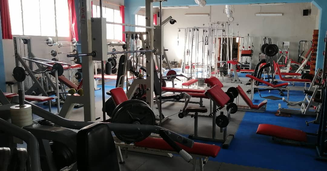 Vue globale de la salle de musculation du Foyer des Castors et toutes ses machines