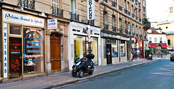 Pour vos installations, réparations et dépannages électrique contacter Artisans Bernard et Sylvestre situé dans le 9ème arrondissment de Paris