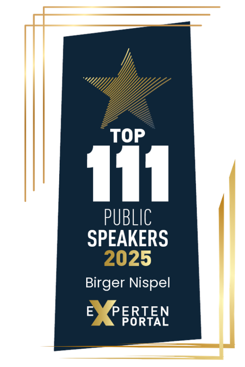 Ein Schild mit der Aufschrift „Top 111 öffentliche Redner 2025“ Birger Nispel