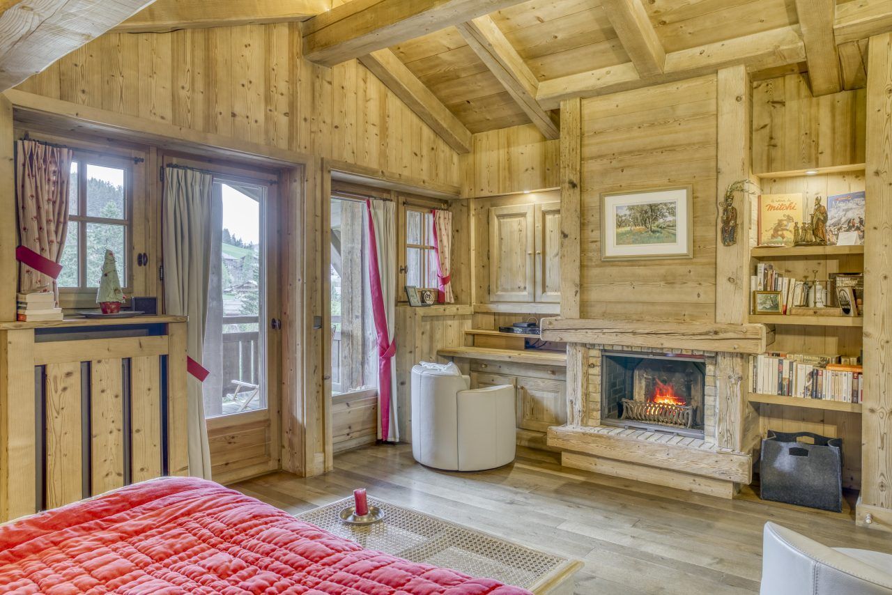 Chambre avec cheminée du chalet Mandarine Blanche.