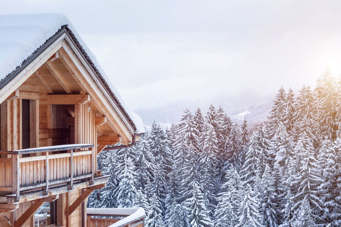 Chalet enneigé.