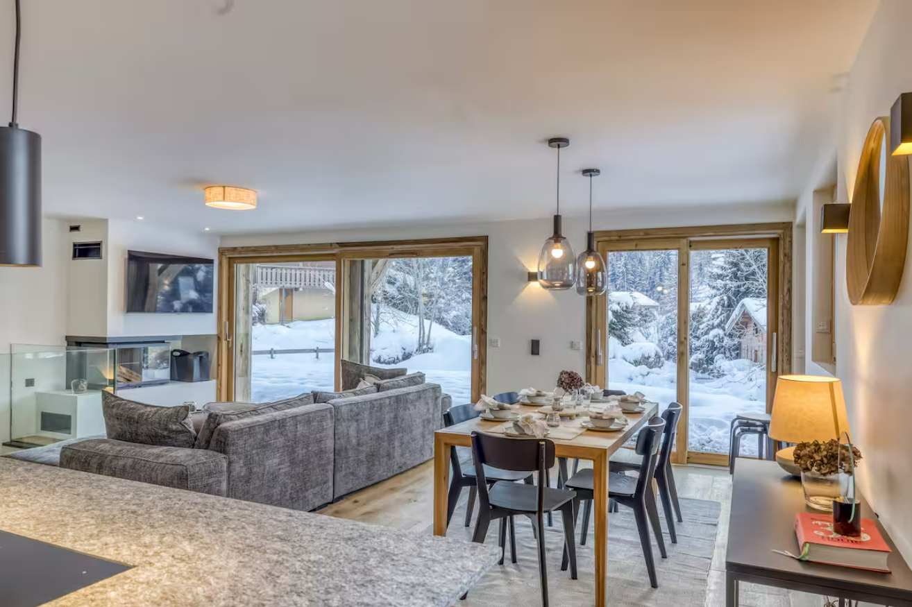 Salon d'un appartement de standing dans la résidence Les Silènes.
