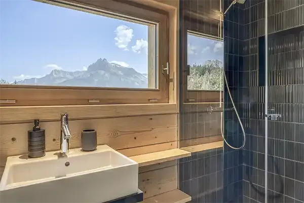 Salle de bains de la chambre.