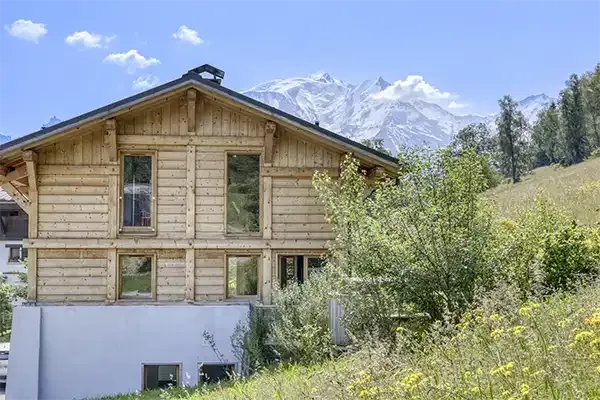 Vue sur les monts depuis le chalet.
