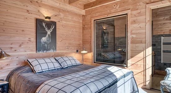 Chambre décorée du Chalet W à Saint-Gervais-les-Bains. 