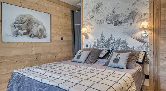Chambre avec lit double du Chalet W à Saint-Gervais-les-Bains. 