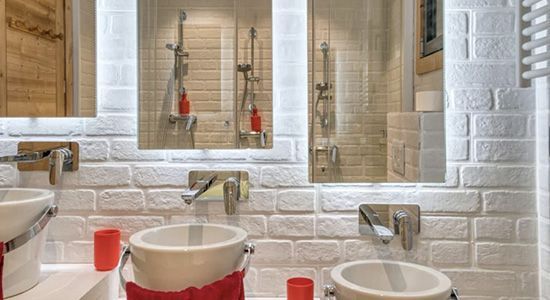 Salle de bains trois hauteurs du Chalet W à Saint-Gervais-les-Bains. 