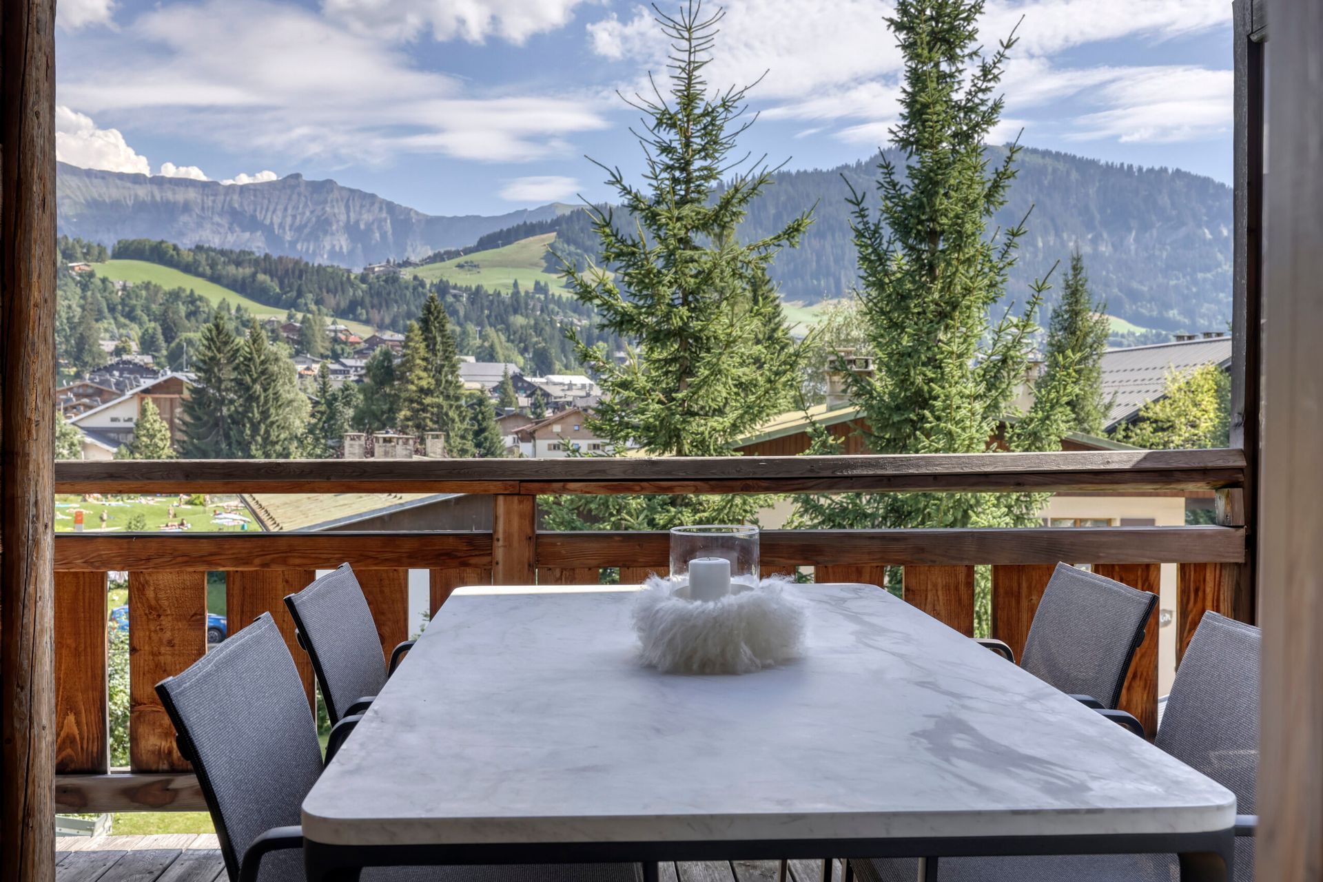 Vue sur la vallée depuis la terrasse.