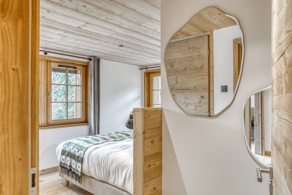 Chambre au rez-de-chaussée du Chalet de Denis.