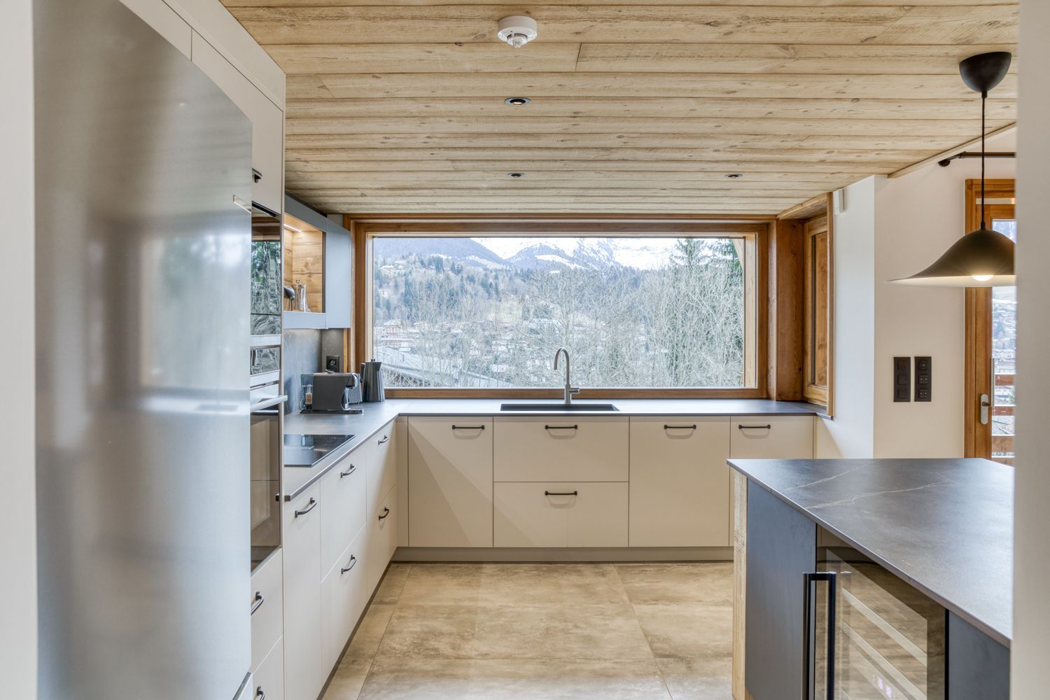 Cuisine équipée au Chalet de Denis.