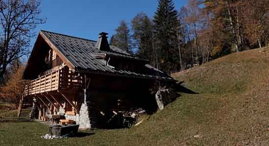 Extérieurs du chalet qui chuchote.
