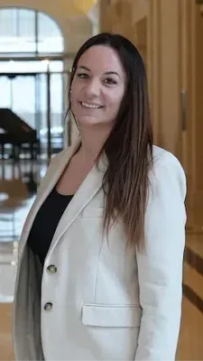 Photographie de madame Edwige Chaslin, fondatrice de Conciergerie de Caractère.