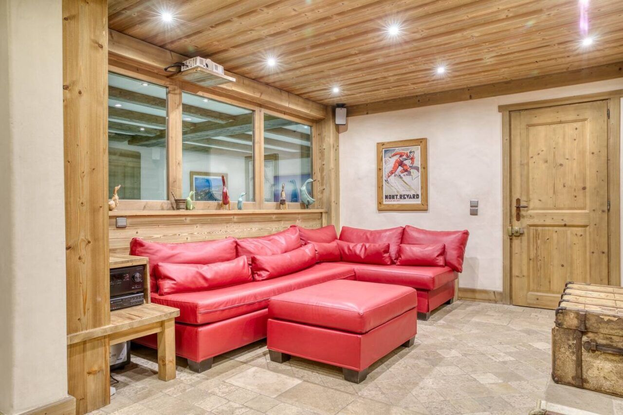 Salle de cinéma du chalet Mandarine Blanche.