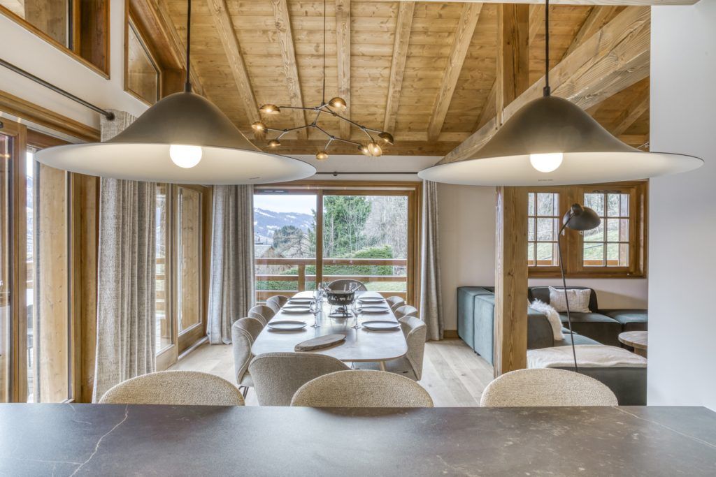 Séjour lumineux et moderne.