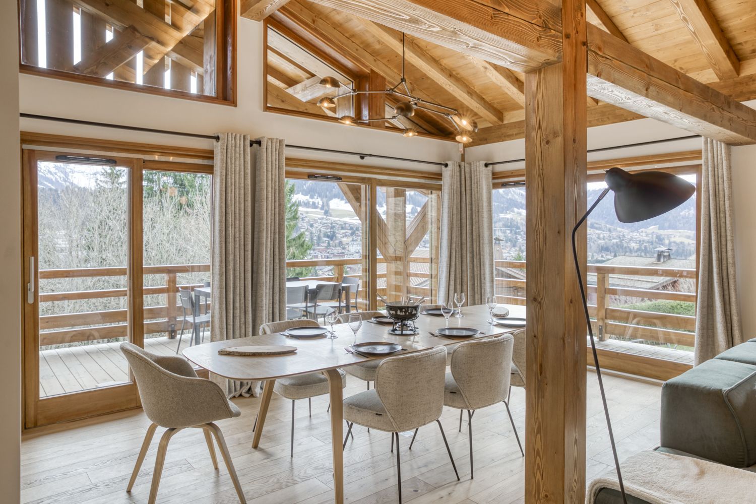 Séjour à l'étage du Chalet de Denis.