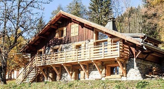 Extérieurs du chalet qui chuchote.