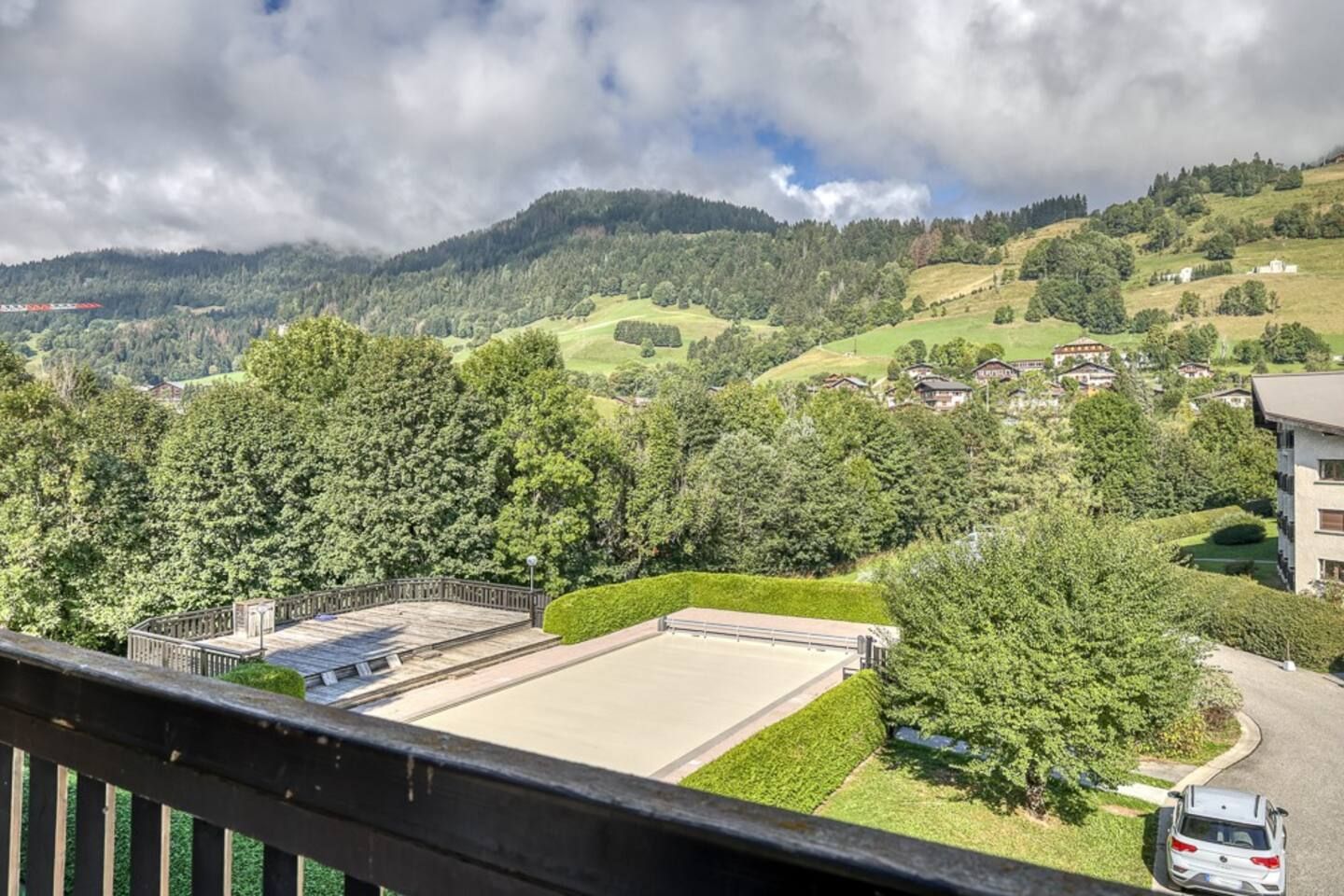 Piscine chauffée disponible à appartement de la résidence Les Silènes.