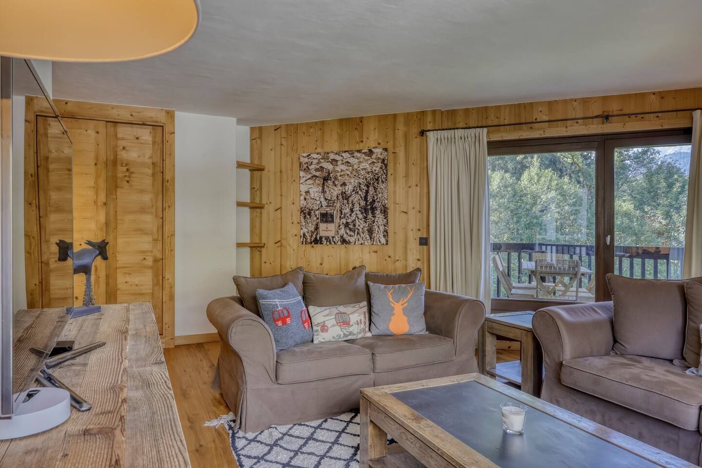 Salon moderne dans les appartements de la résidence Les Silènes.