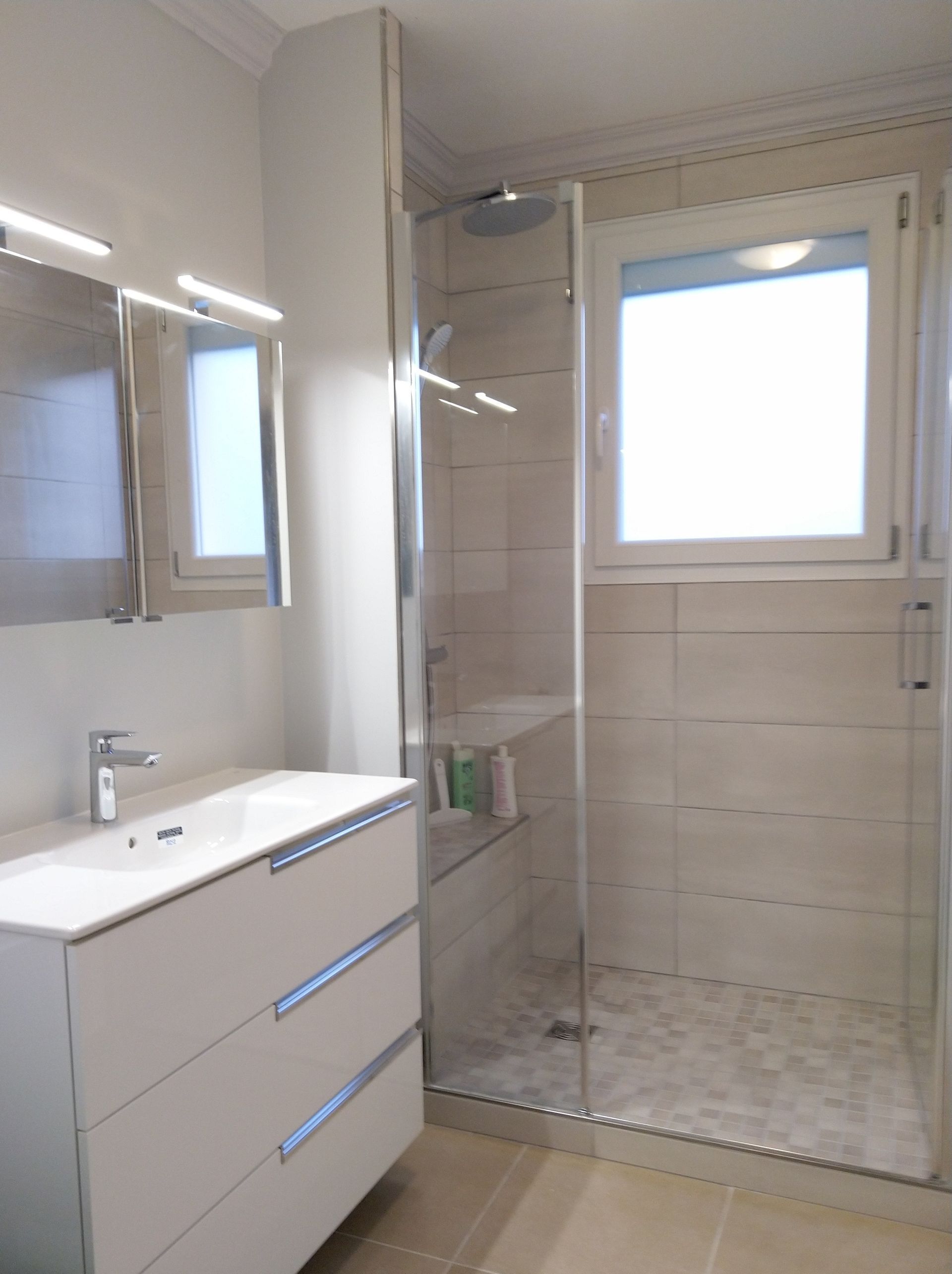 Salle de bain lumineuse