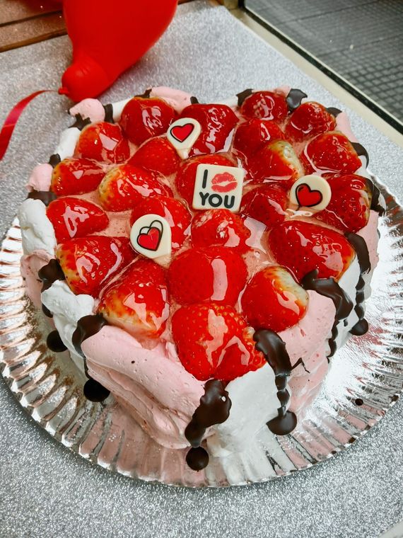 Tarta de fresa con forma de corazón