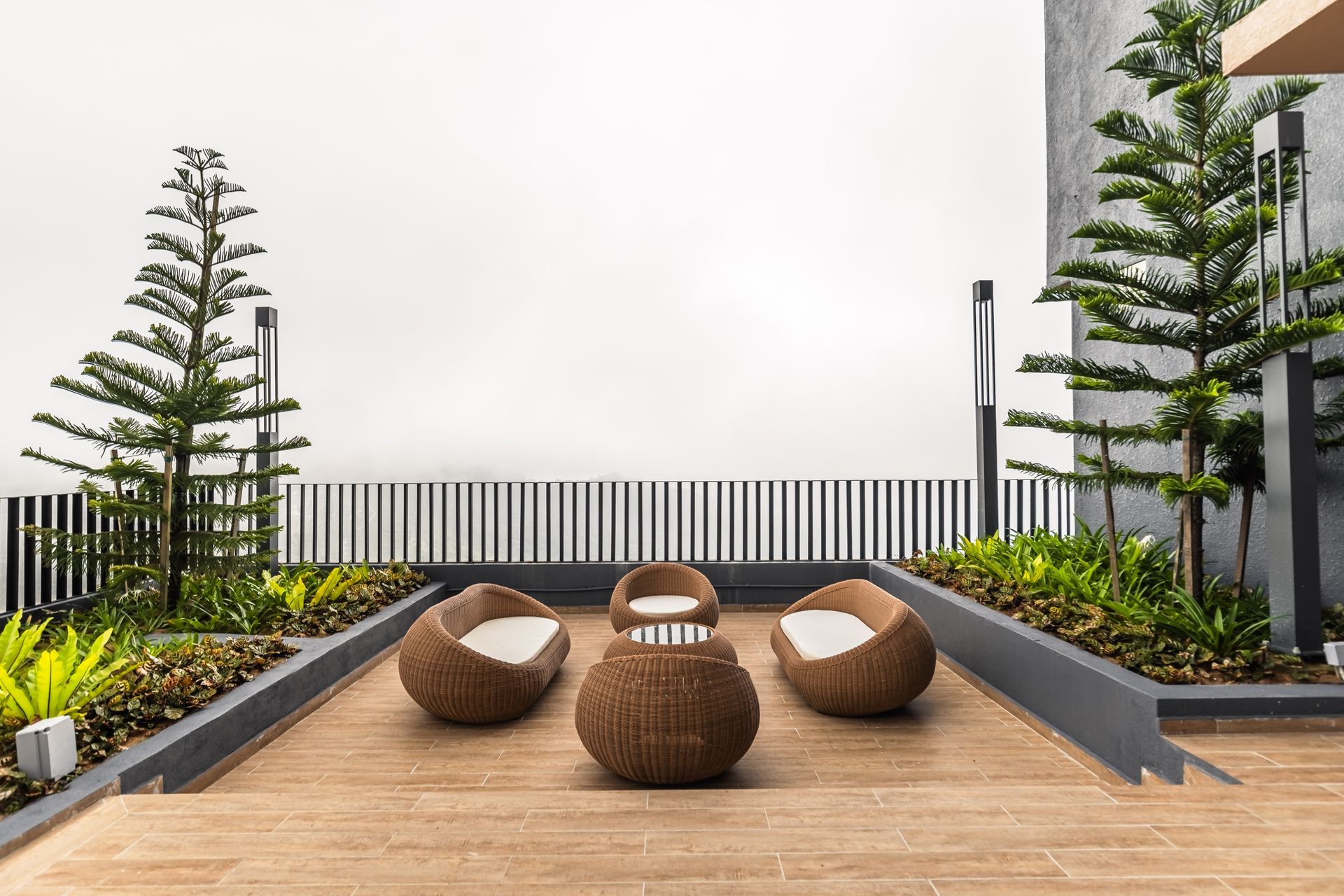 Pool Deck & Lounge