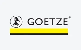 Logotipo da Goetze com uma figura, texto preto e uma barra amarela.