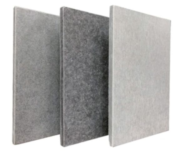 Tres piezas de hormigón se apilan una encima de otra sobre un fondo blanco.