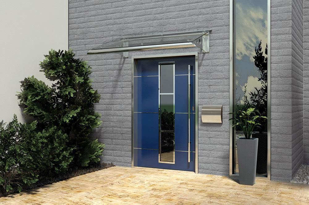 Ein Backsteingebäude mit einer blauen Tür und einem Briefkasten