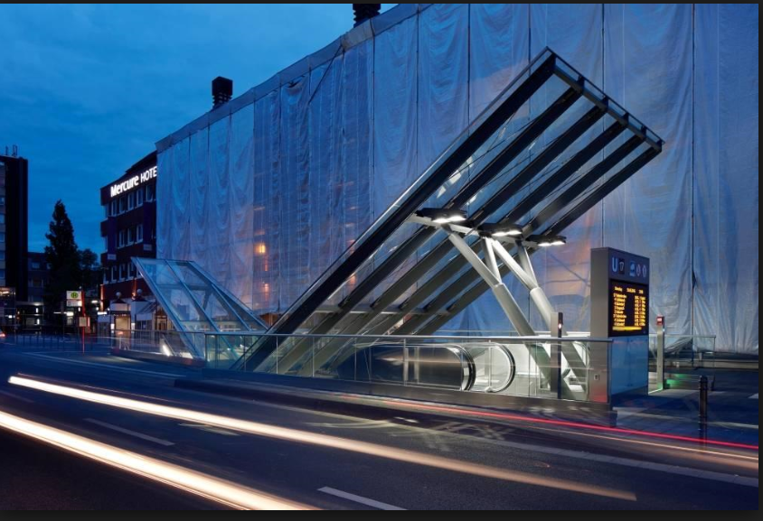 Ein Gebäude mit einem Schild mit der Aufschrift 