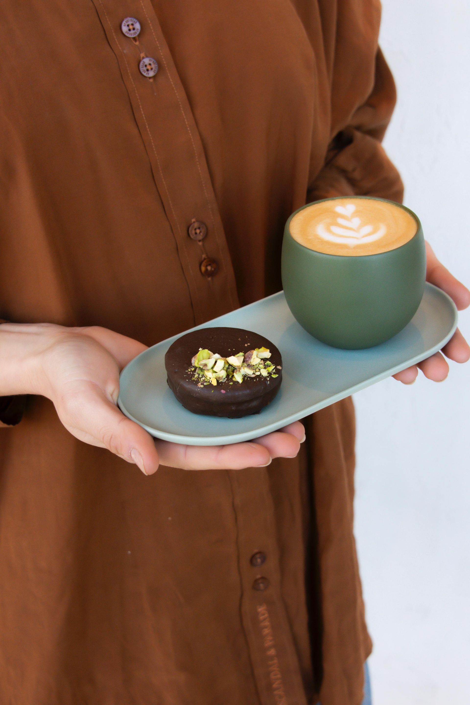 Disfruta de una carta variada, con opciones interesantes y diferentes. HomelyJoy Aliados de GreenMug