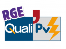 Logo de RGE QualiPV comportant le texte « RGE QualiPV » avec une icône d'éclair jaune sur fond bleu et gris.