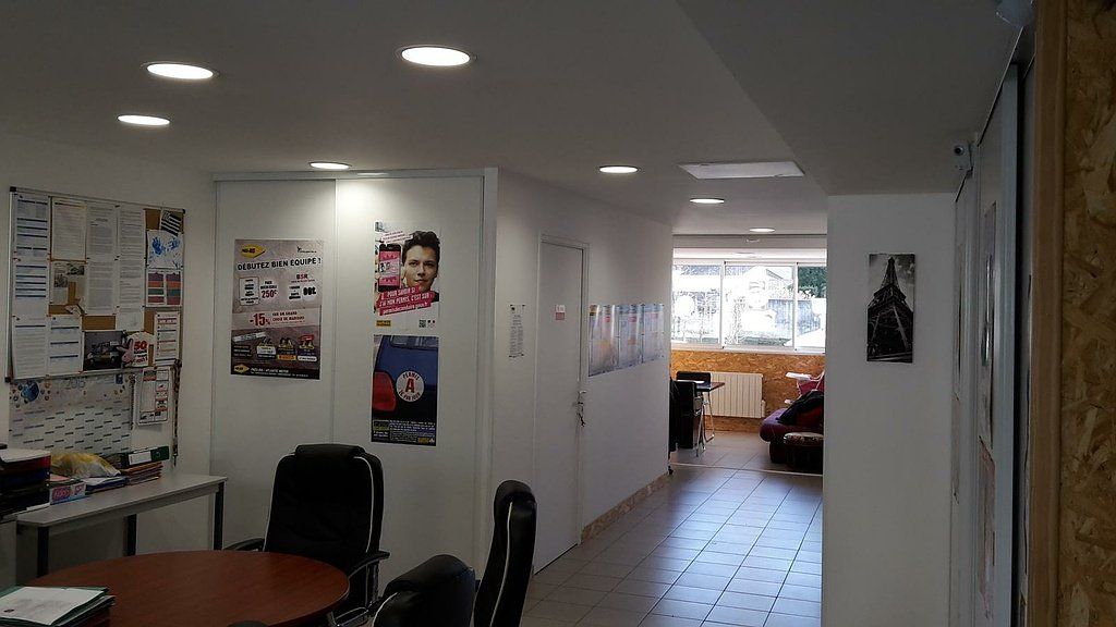 Lumières de bureaux d'entreprise