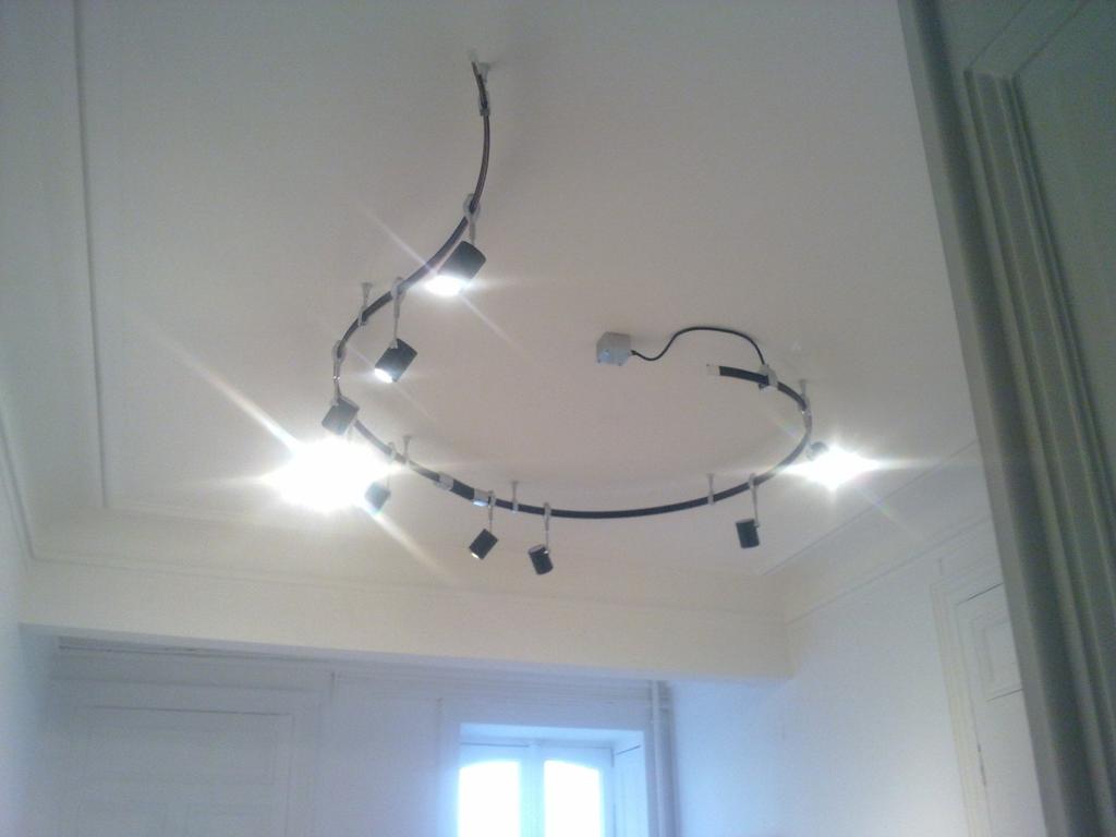 Luminaire moderne au plafond