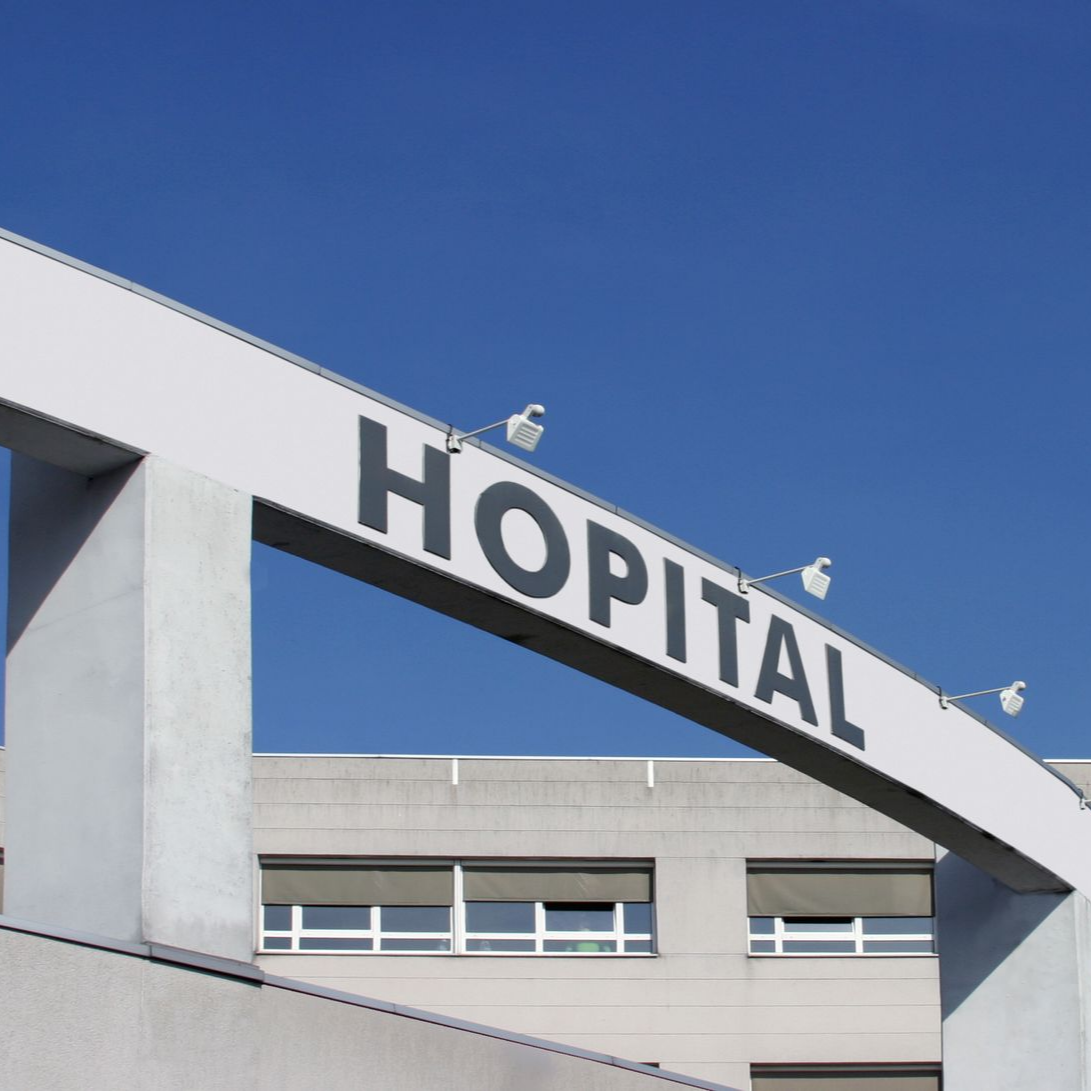 Devanture d'un hôpital
