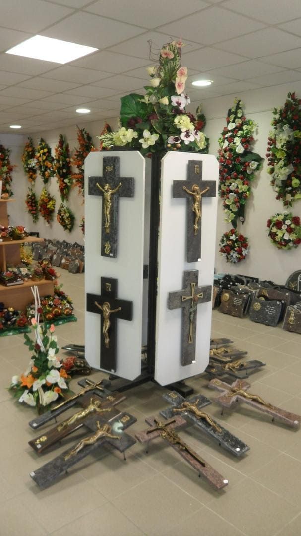 présentoir avec croix du Christ