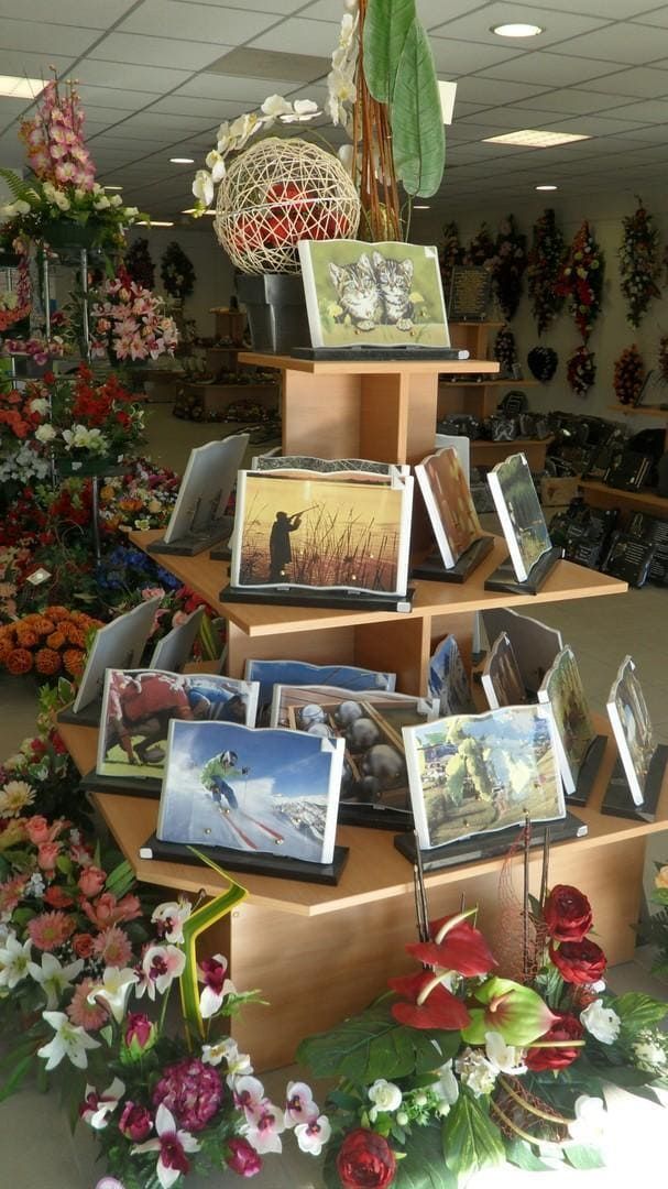 plaques commémoratives façon livre photos