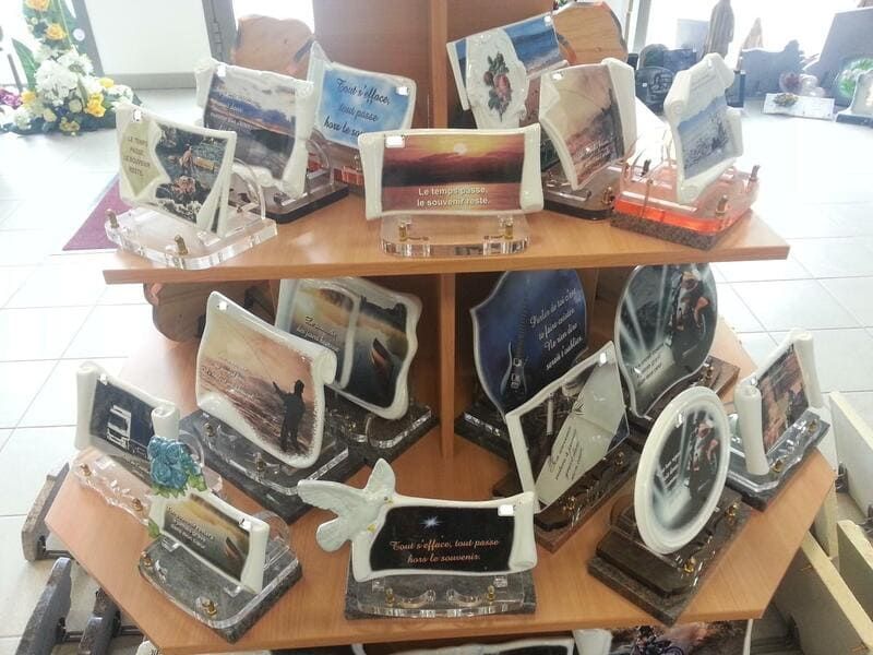 plaques funéraires avec photo