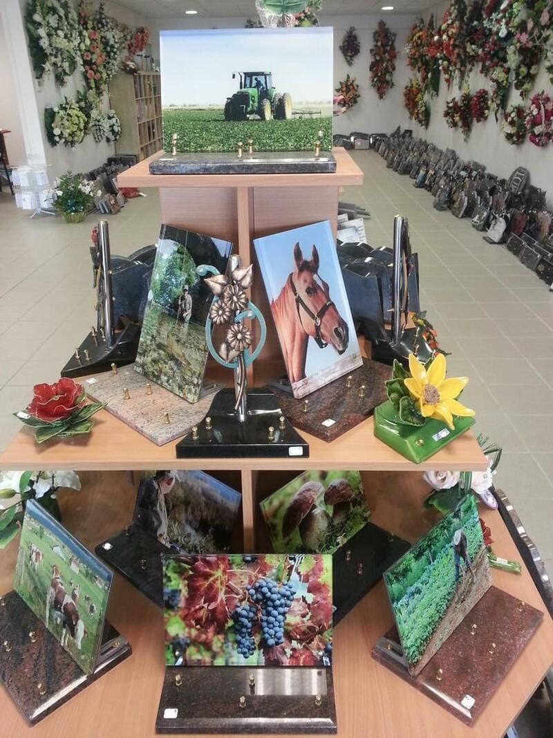 plaques de commémoration avec photo