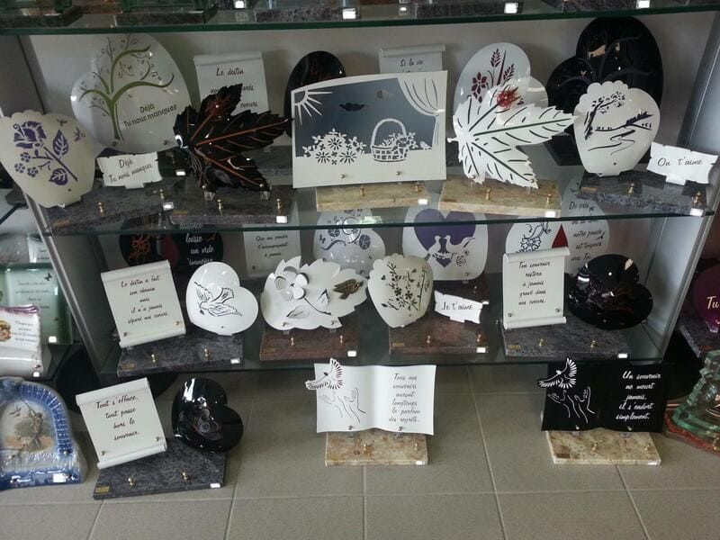 plaques commémoratives marbre et métal