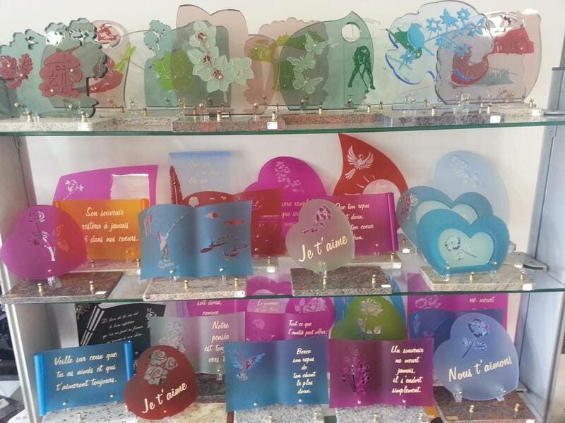 plaques de commémoration en verre