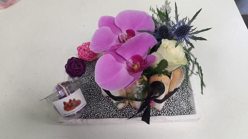 composition biscuit cuiller, orchidée, rose et chardons