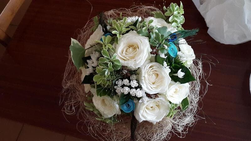 panier roses blanches a 50€