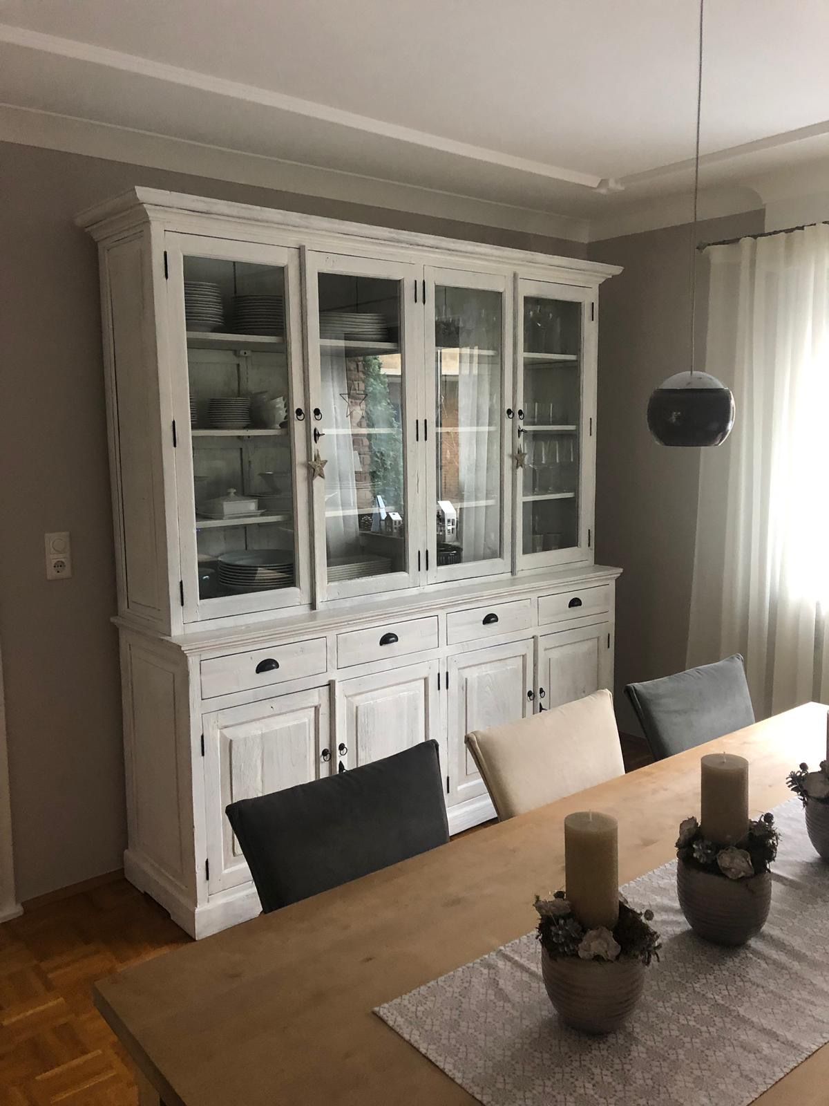 Schrank in weiß angemalt