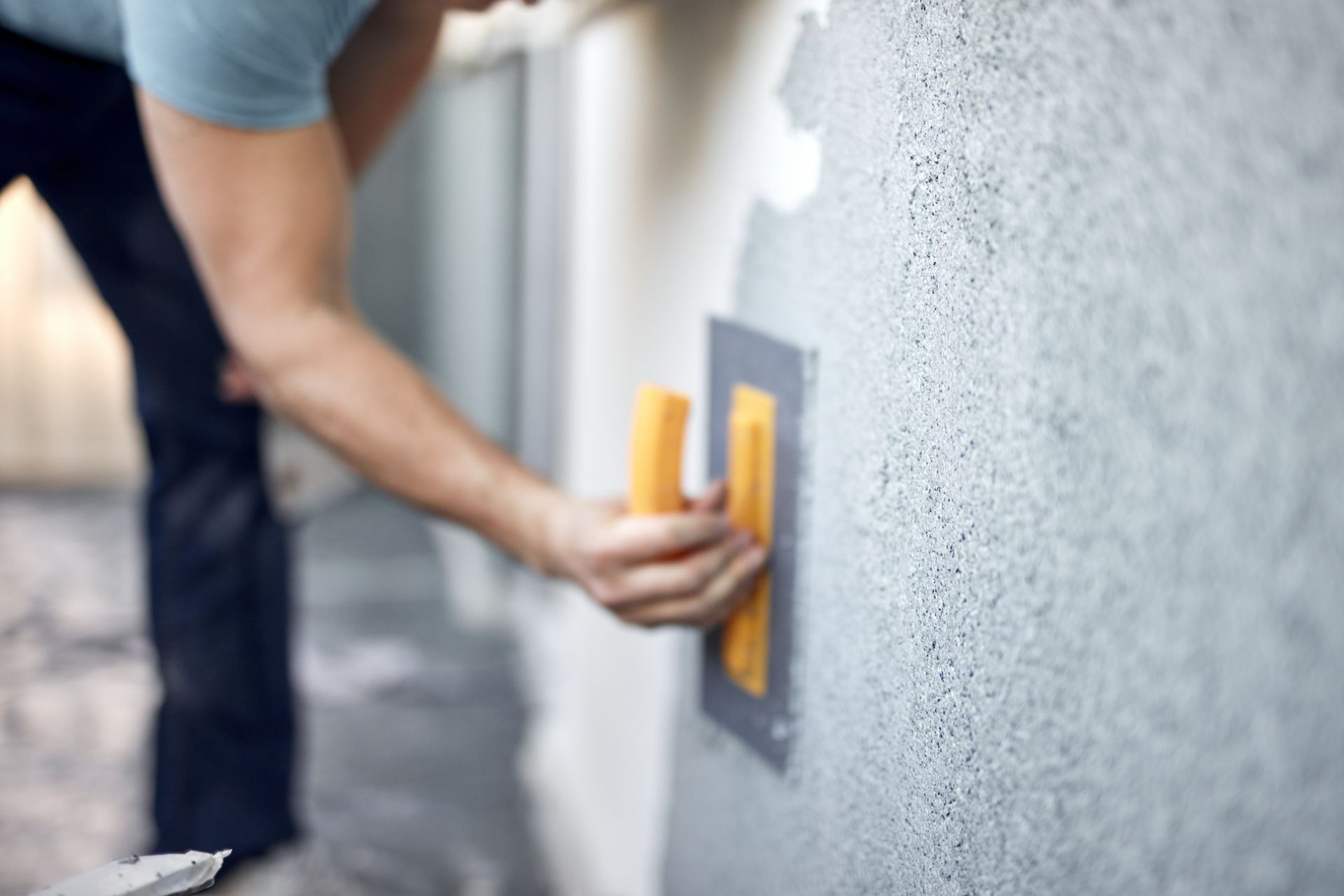 Un mur avec de l'enduit