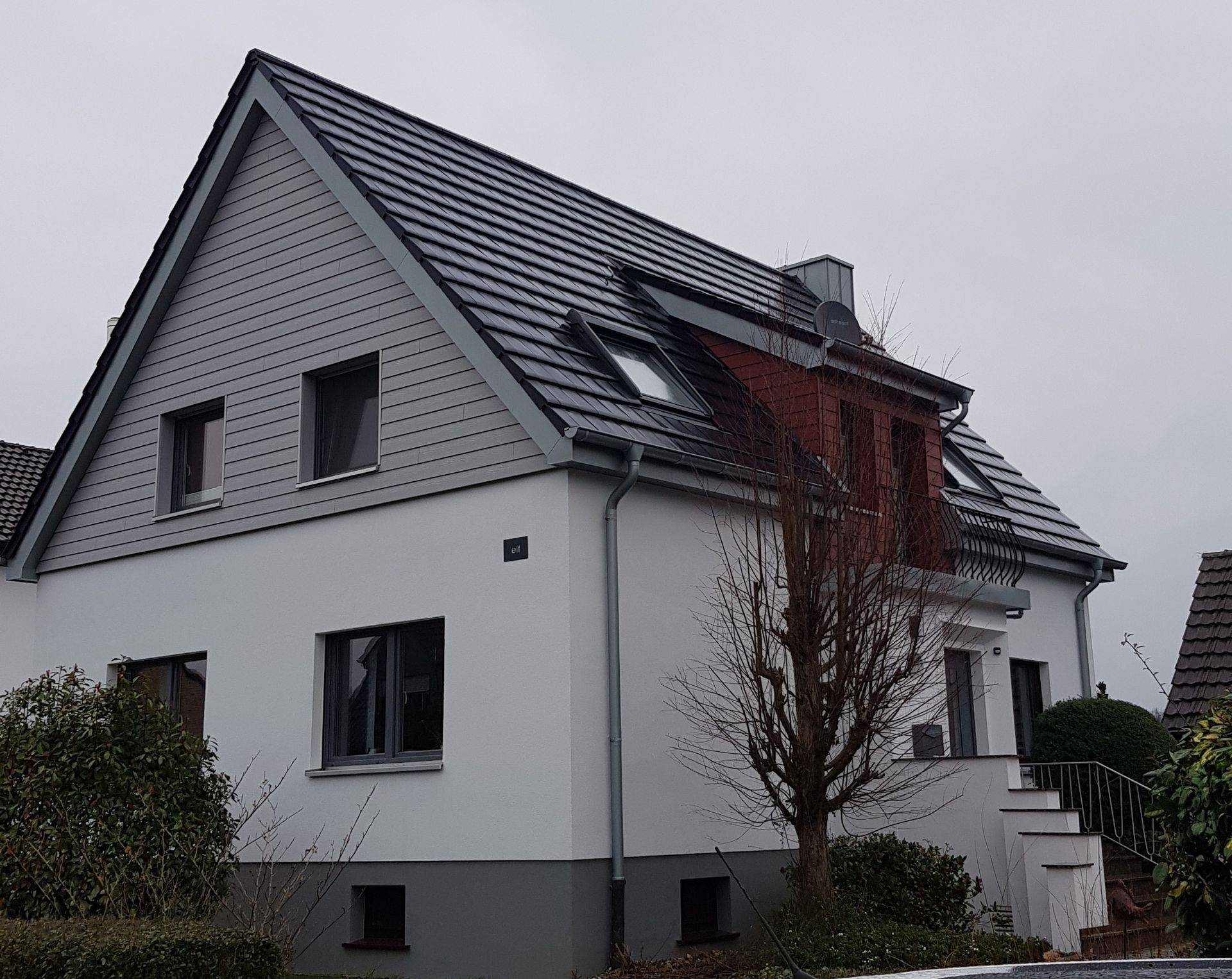 Steildächer mit Dachausbauten