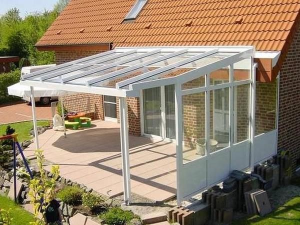 Überdachung einer Terrassen mit Alukonstruktion und Glas