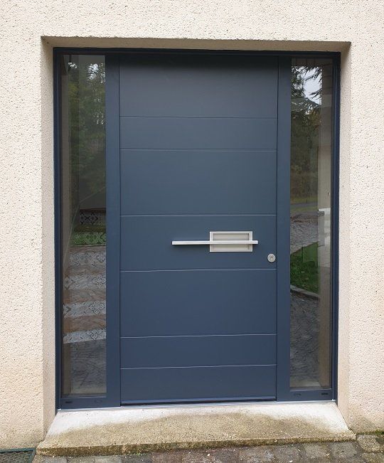 Porte d'entrée bleue moderne