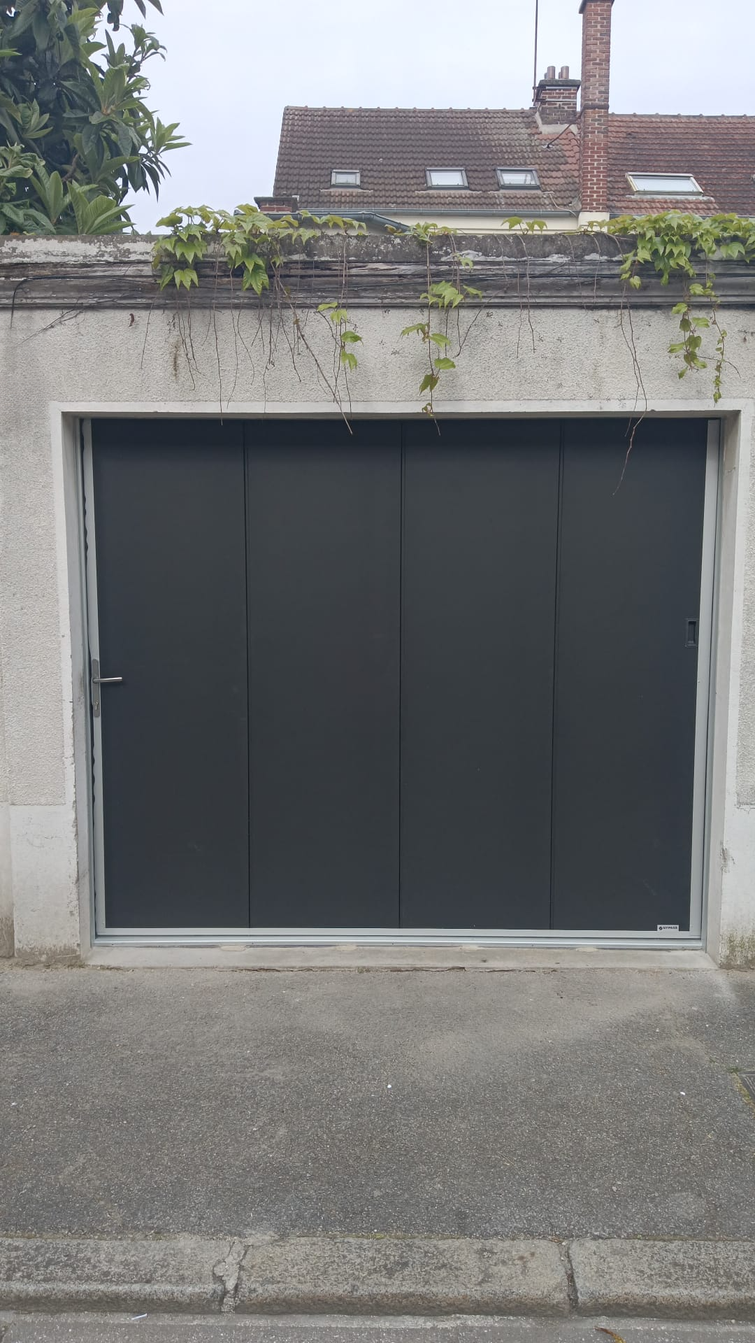Porte de garage sectionnelle en aluminium