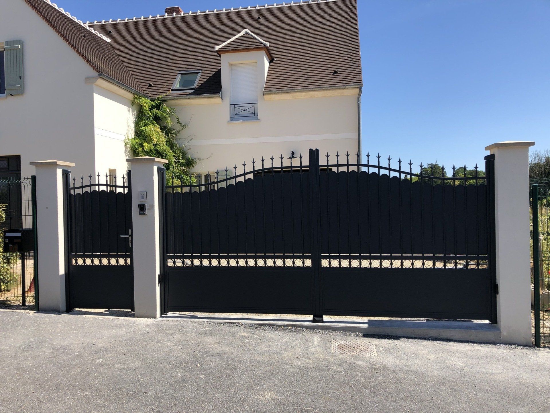 Portail noir sur mesure