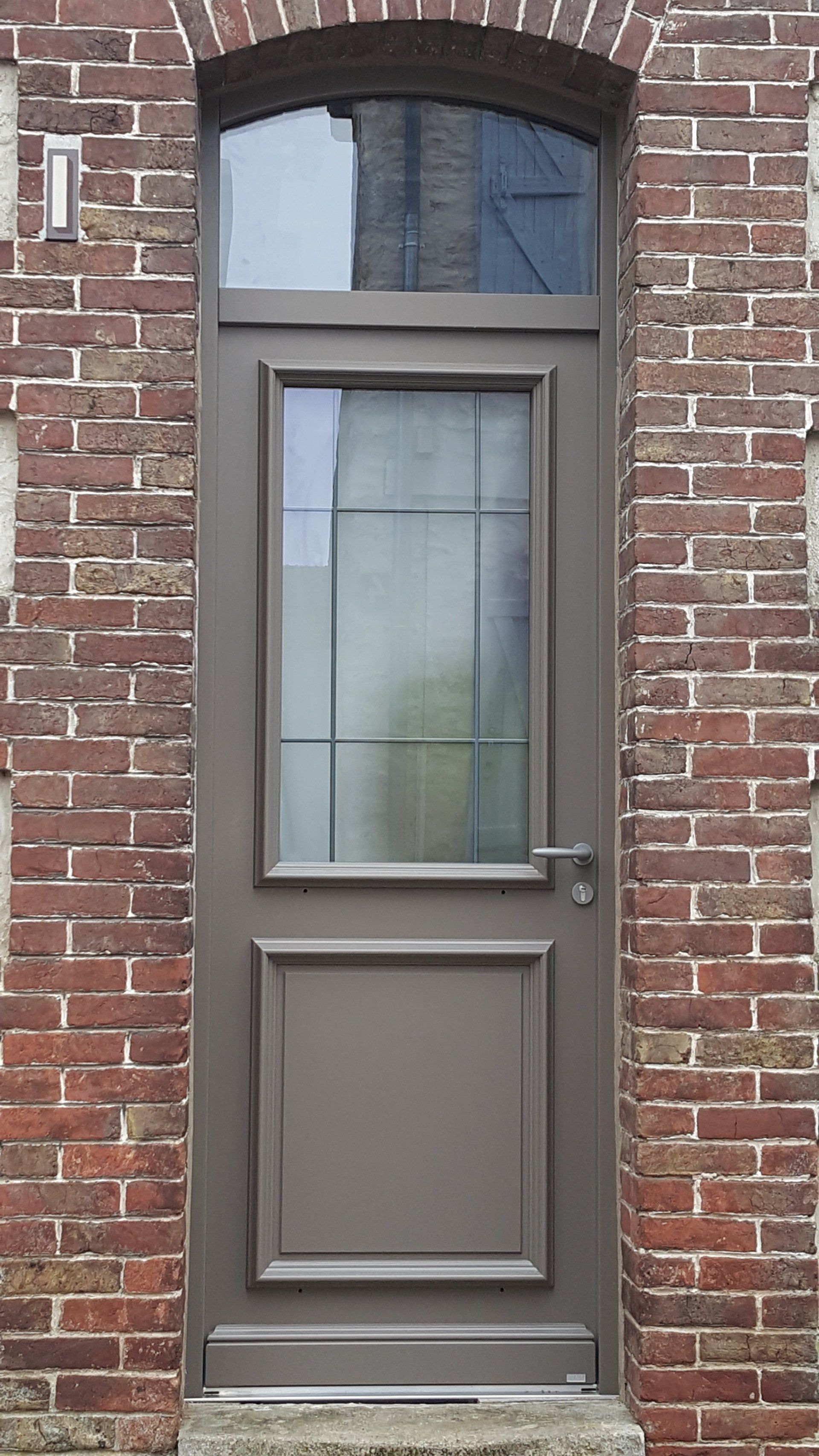 Porte d'entrée en bois